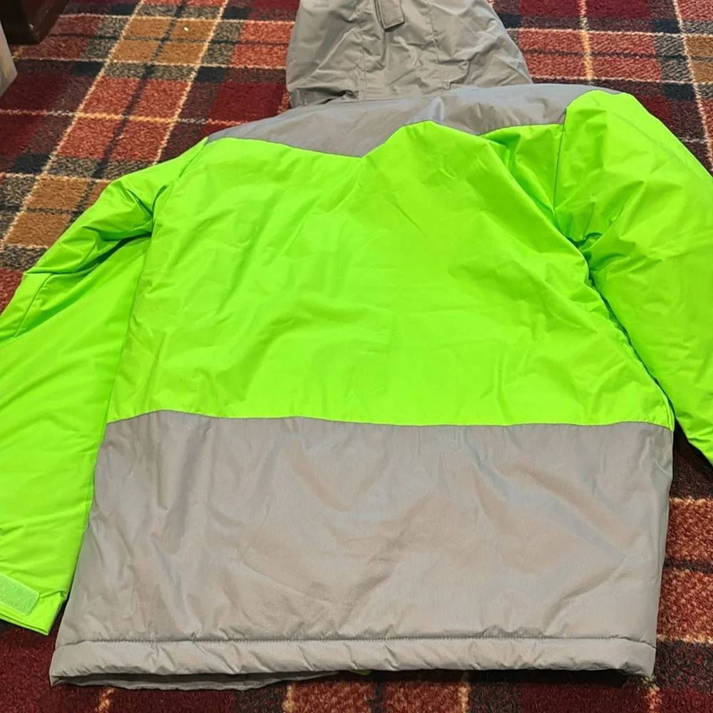 Boys never worn XL winter jacket. - Picture 4 of 4